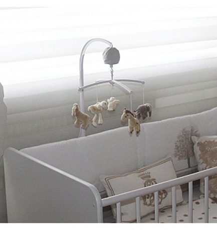 Tom Louis‘ new baby bed