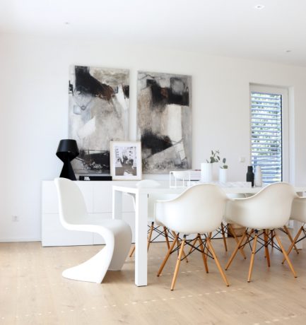 Interior Design | Smoking Lady