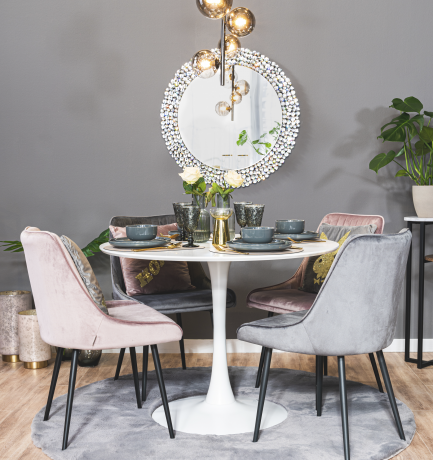 [ Anzeige ] Eine neue Inspirationsquelle in Puncto Einrichtungsdesign: Höffner meets Playboy