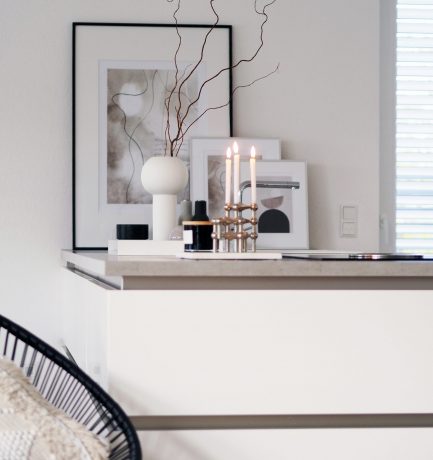 Moderne Kunstakzente im Küchenbereich by Poster Store